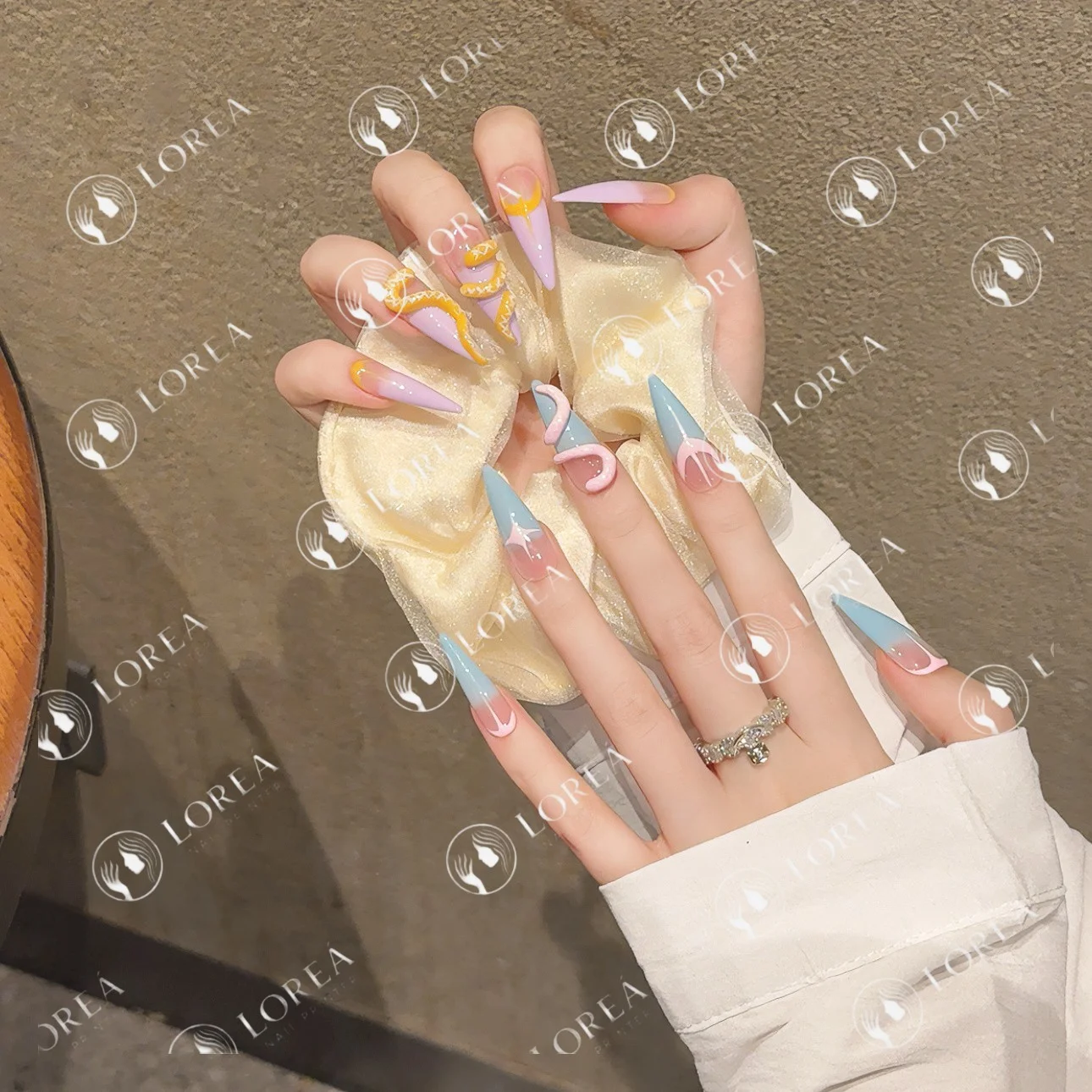 Canlı Renk Geçişli 3D Detaylı Uzun Stiletto El Yapımı Takma Tırnak Hover