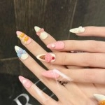 Pembe Beyaz Sevimli 3D Figürlü Badem El Yapımı Takma Tırnak XS