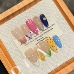 Rengarenk Eğlenceli Desenli Stiletto El Yapımı Takma Tırnak XS