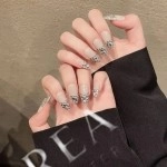 İhtişamlı Kristal Taşlı Ten Rengi Stiletto El Yapımı Takma Tırnak XS