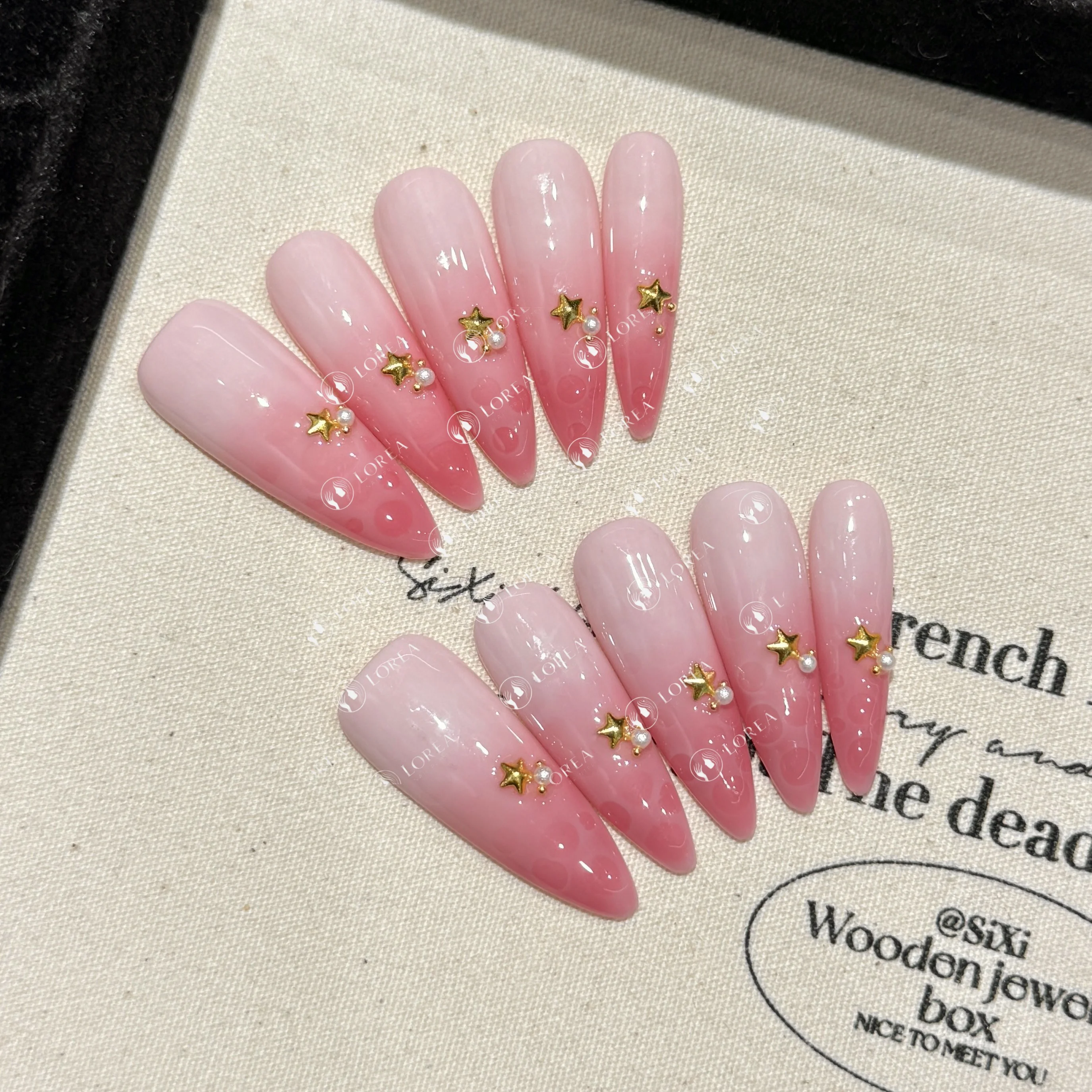 Pembe Renk Geçişli Yıldız İnci Stiletto El Yapımı Takma Tırnak