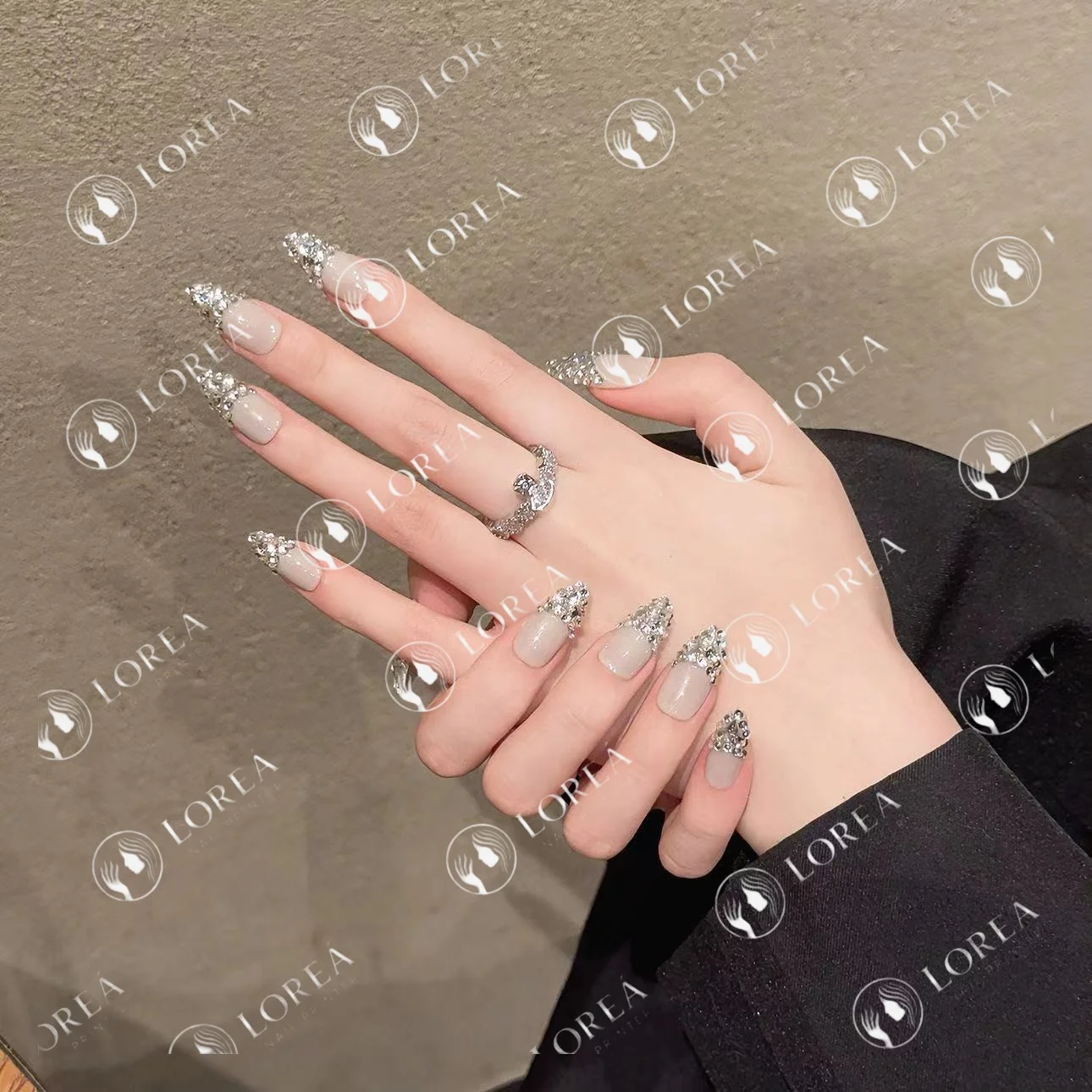 İhtişamlı Kristal Taşlı Ten Rengi Stiletto El Yapımı Takma Tırnak Hover